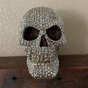 Halloween skull decor